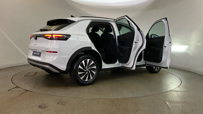 Volkswagen T-Roc 1.5 eTSI Life 5dr DSG Petrol Hatchback - Image 45